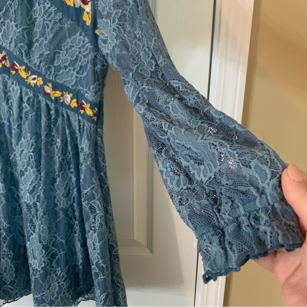 Miami Blue Lace Floral Embroidered V-Neck Long Sleeve Dress, size S - Picture 9 of 11